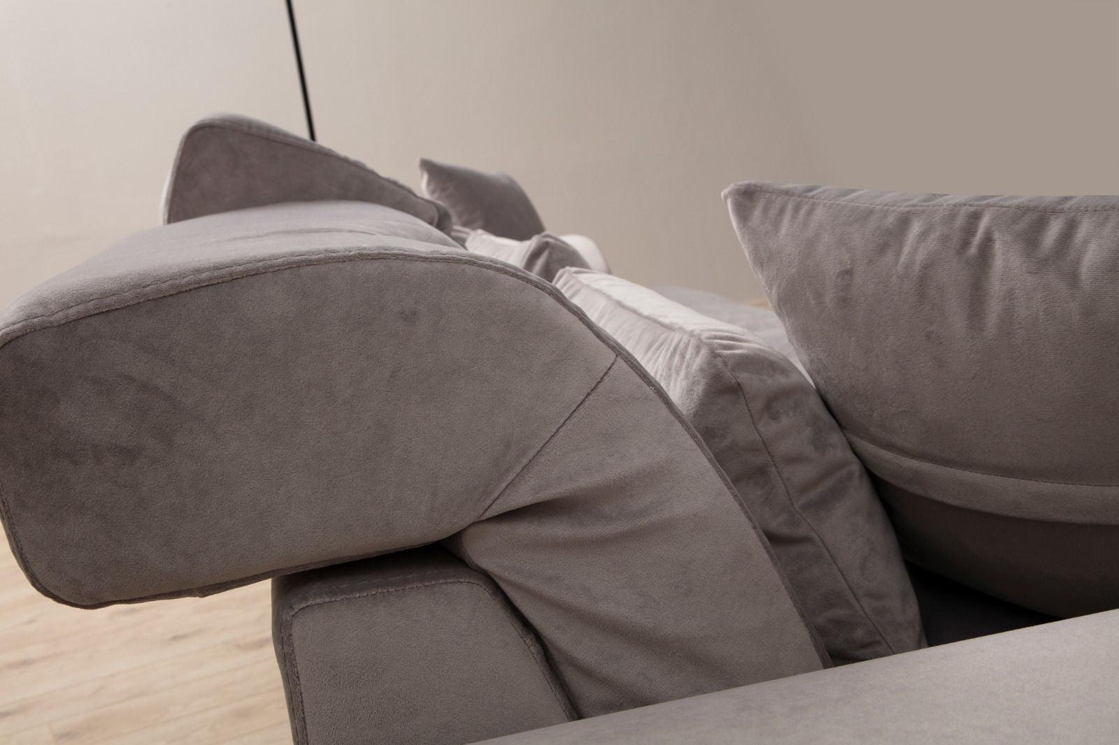 Frido - Ljusgrå 2-Sits Soffa