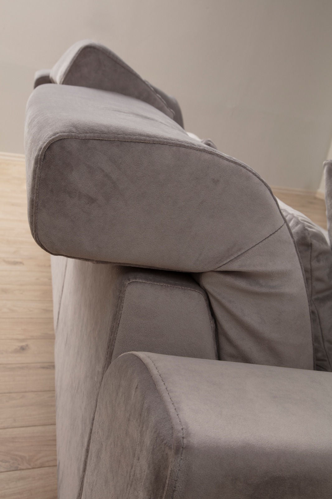 Frido - Ljusgrå 2-Sits Soffa