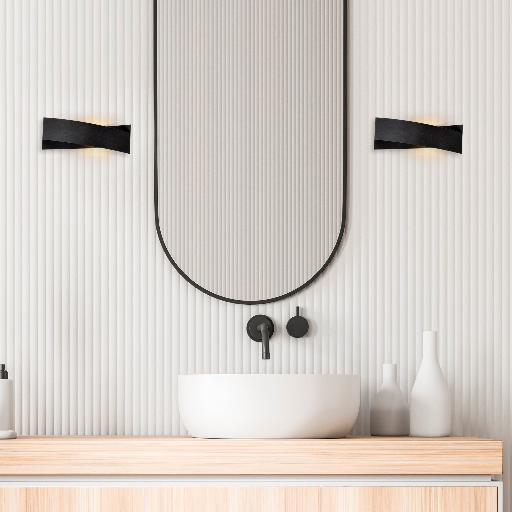 7156 - Svart Vägglampa