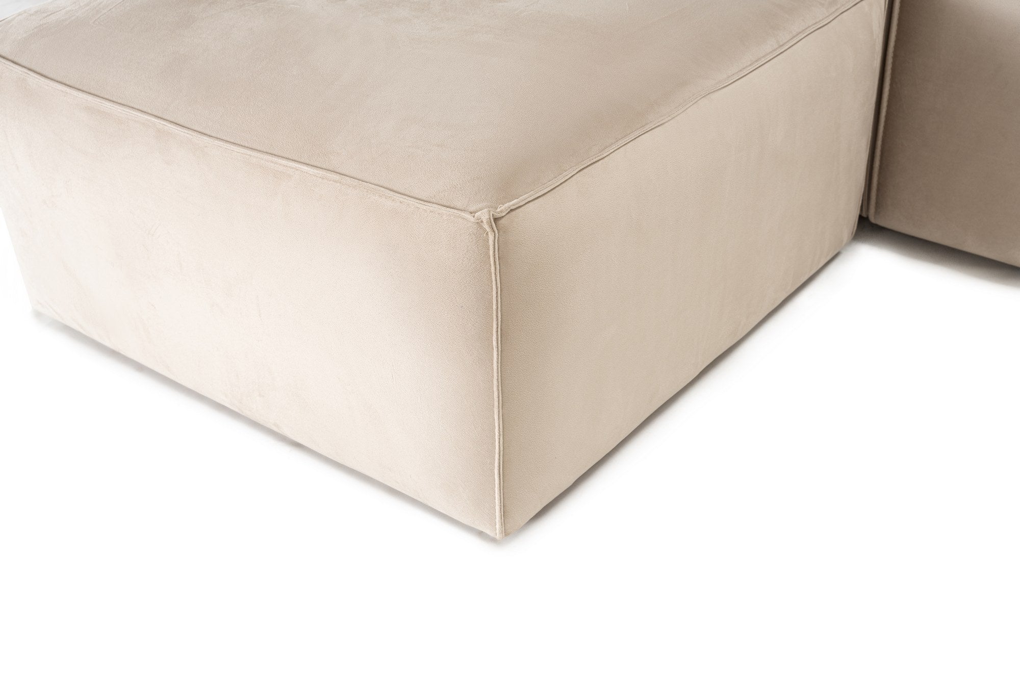 Lora (L1-O1-1R-POUFFE ) - Grädd Hörnssoffa