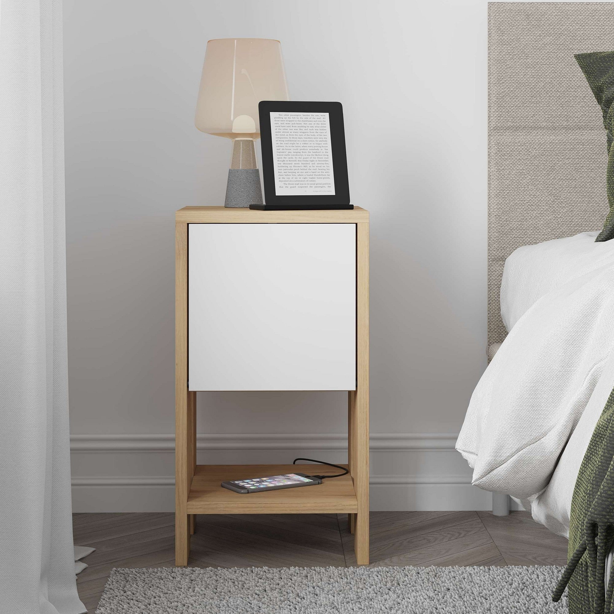 Ema - Sapphire Ek, Vitt Nattduksbord
