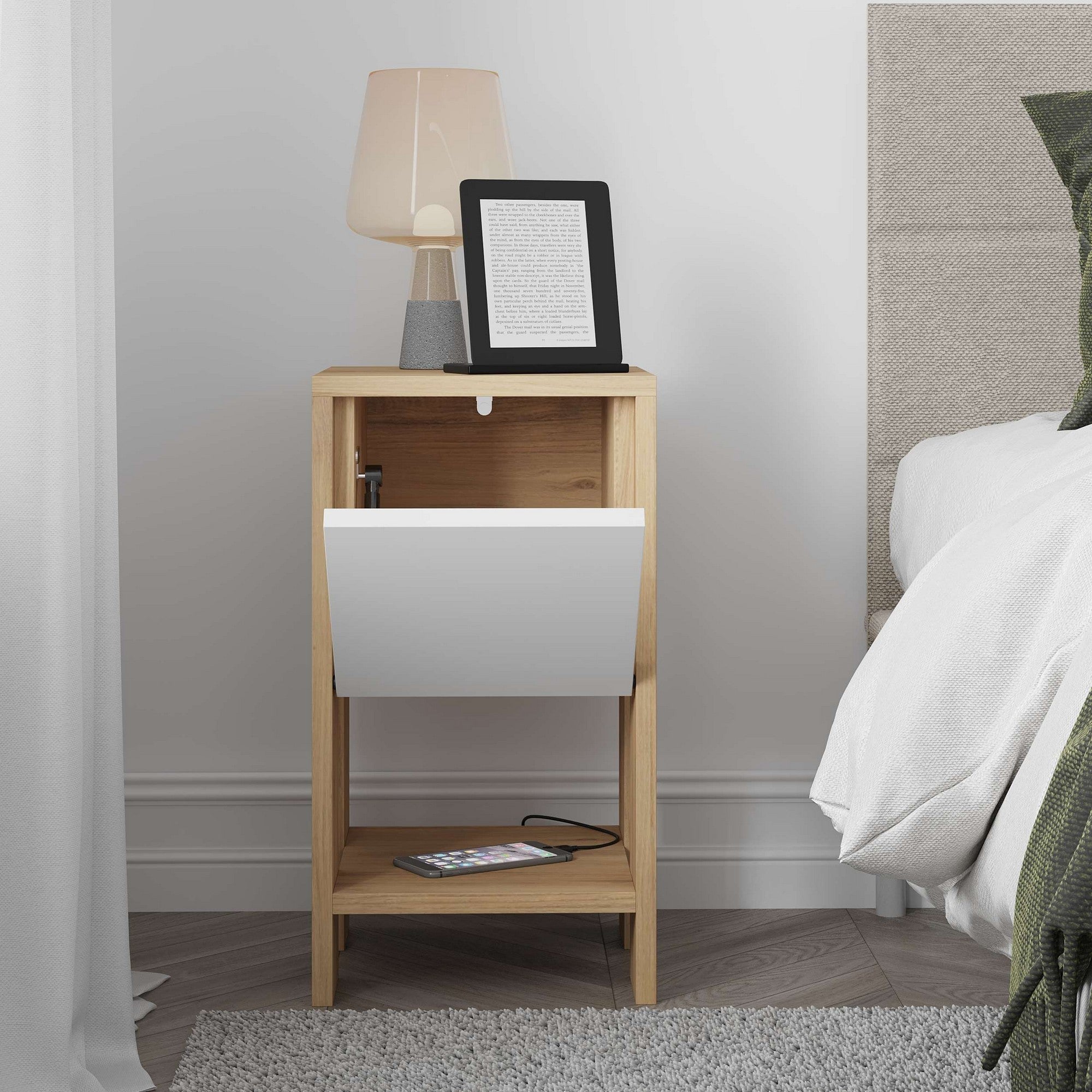 Ema - Sapphire Ek, Vitt Nattduksbord