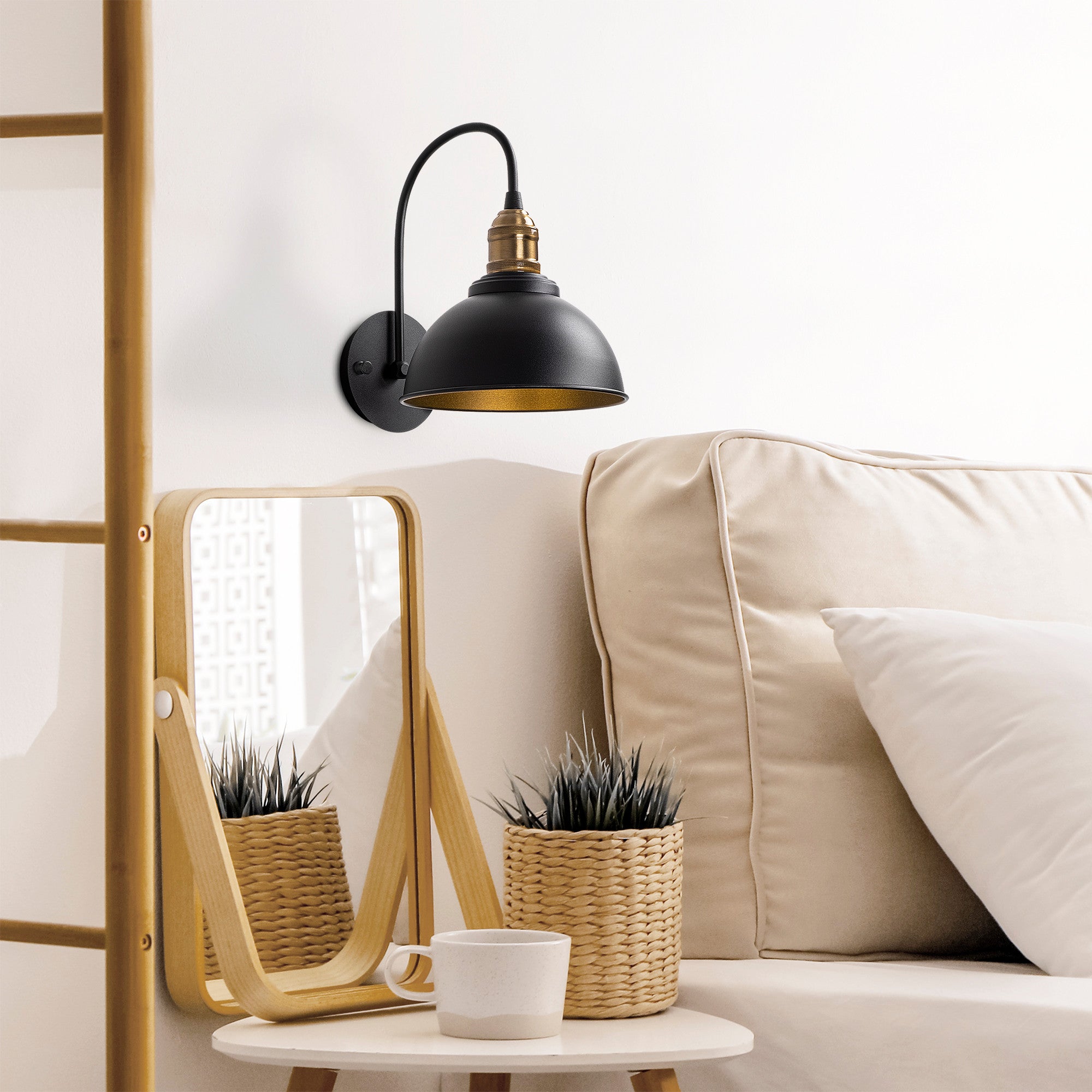 Varzan - 10840 Vägglampa